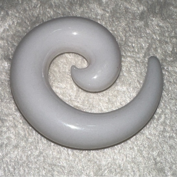 New 9 mm Ear Stretchers piercings Earrings lobes never worn - Picture 2 of 4